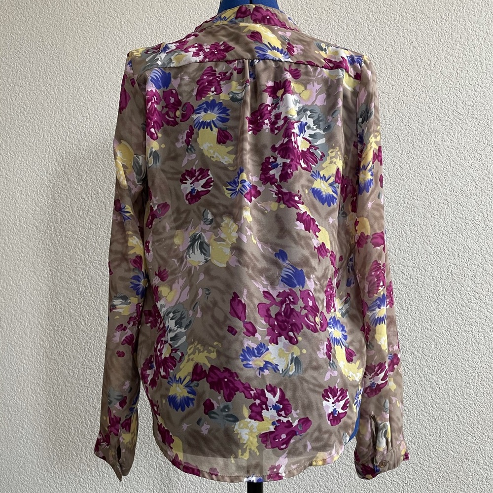 Charlotte Russe floral collarless top in sz Medium - Picture 2 of 3